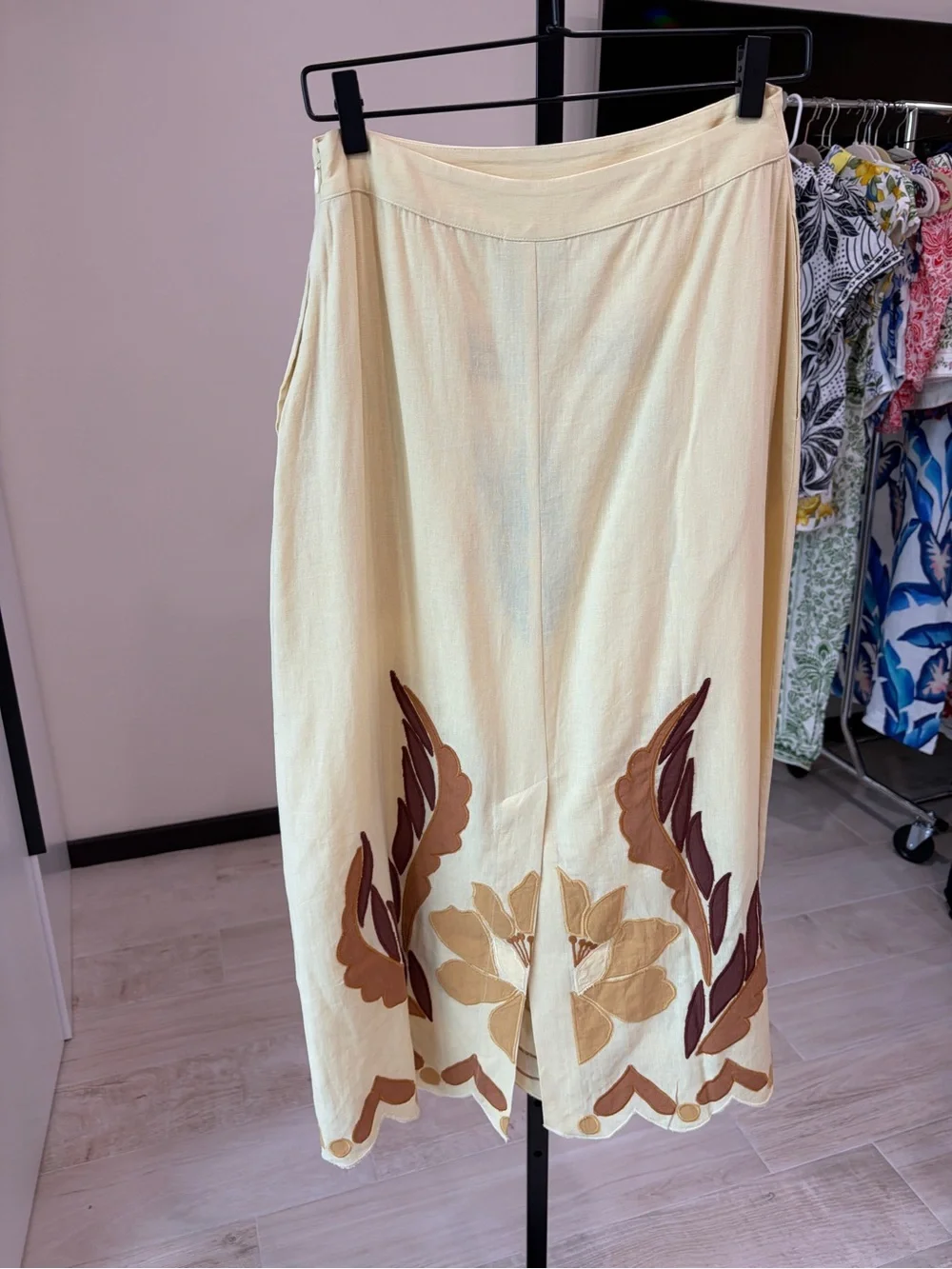 Farm Rio: SUMMER CUTWORK
SAND SKIRT - Picture 8 of 15